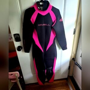 New never worn O'Neill womens pink and black wetsuit size 12.